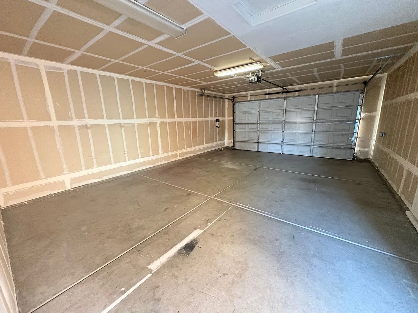 NW Visalia Home in Quiet Neighborhood for Rent Ready! — Photo 4