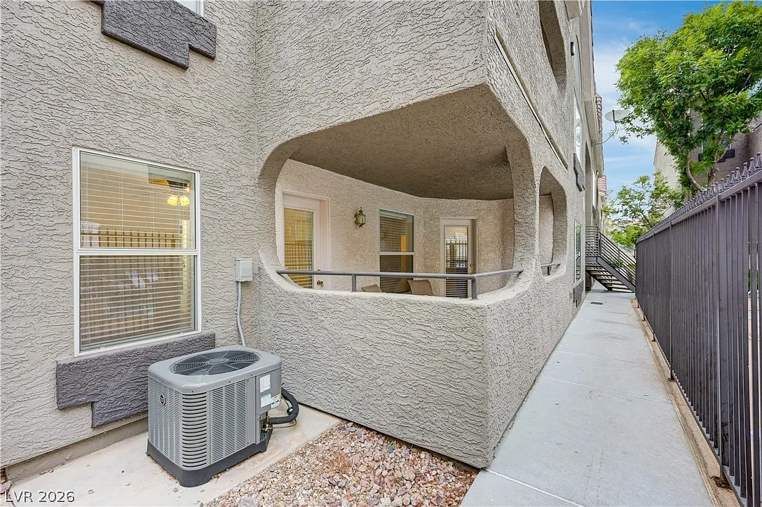 2 bed, 2.0 bath, 1044 sqft, $1,600 — Photo 4