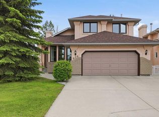 828 N Douglas Woods Pl SE, Calgary, AB T2Z 2E9