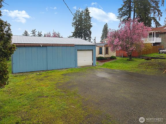 3rd image of 9823 Whitecap Drive NW