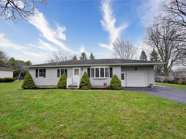 18 Palo Alto Dr, Rochester, NY 14623