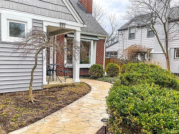 5th image of 552 Woodview Dr