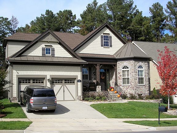 2nd image of 915 Bend Dr