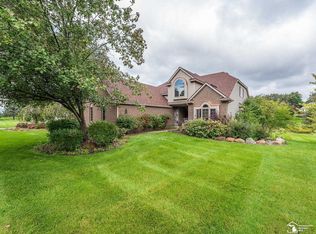 7707 S Kilkenny Dr, Brighton, MI