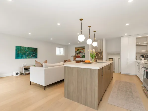 2087 Marine Dr, Oakville, ON L6L 1B8