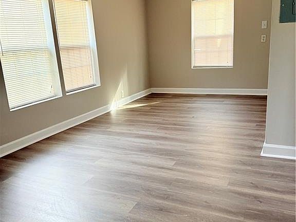 4th image of 2483 Randall St #A