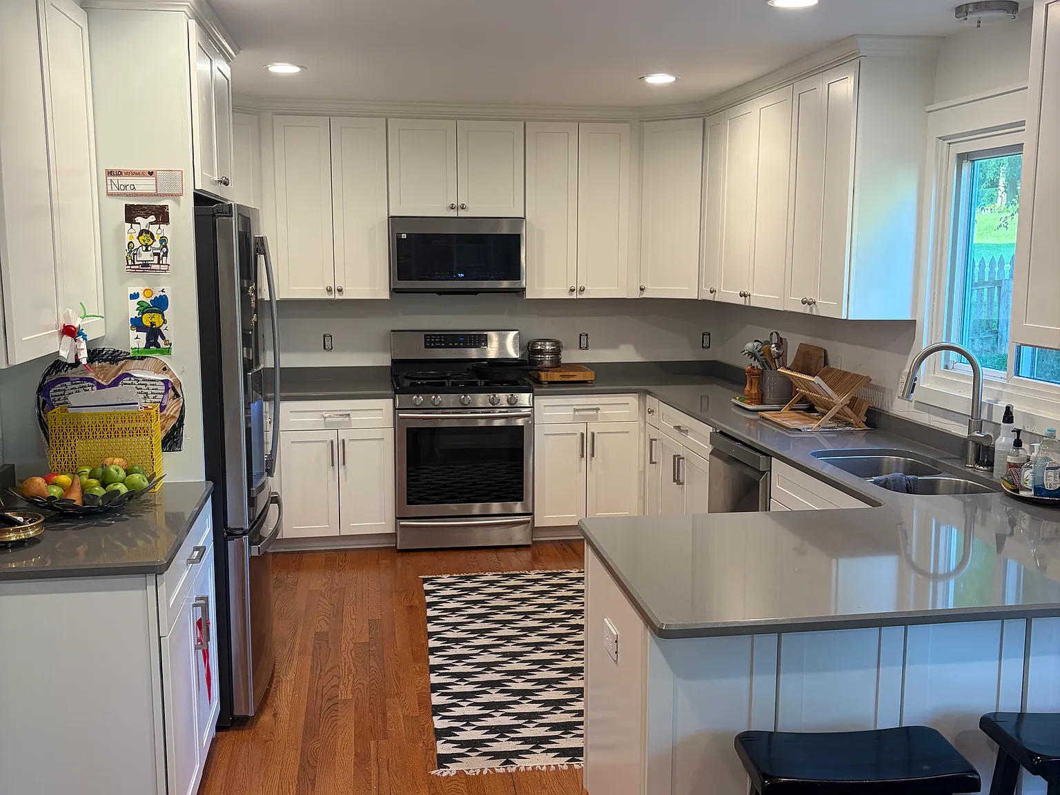 4 bed, 2200 sqft, $2,700 — Photo 2