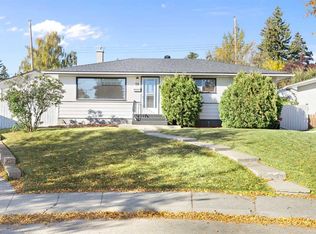 58 E Kingsland Pl SW, Calgary, AB T2V 2J9