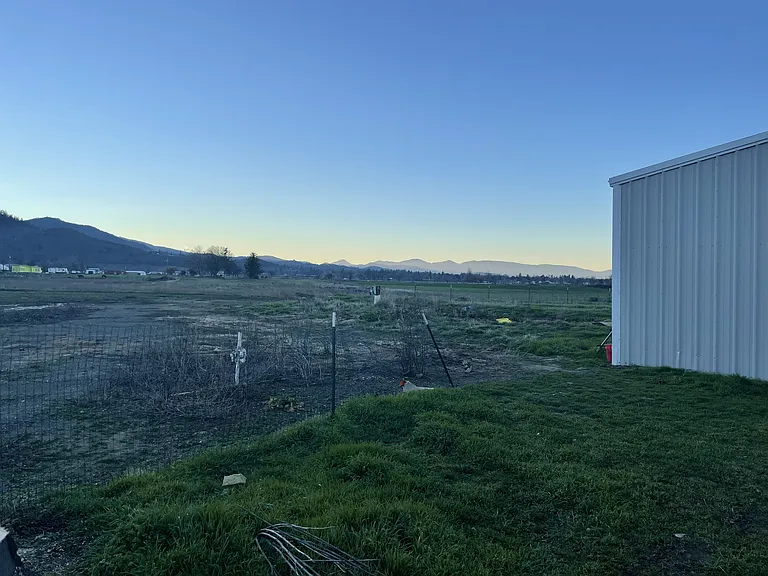 5358 S Pacific Hwy — Photo 12