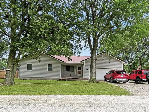 215 Oak St, Mound Valley, KS 67354