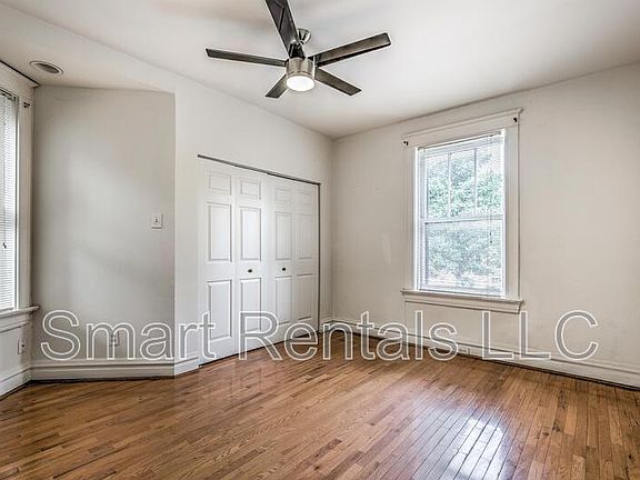 3rd image of 1722 Waverly Pl E