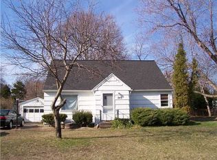 242 Meadow Ln, Webster, NY 14580