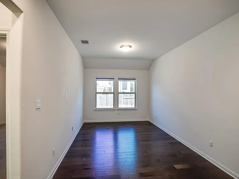 105 Meadow Wood Cv — Photo 18