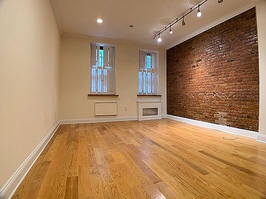1st image of 33 W 87th St #Aa