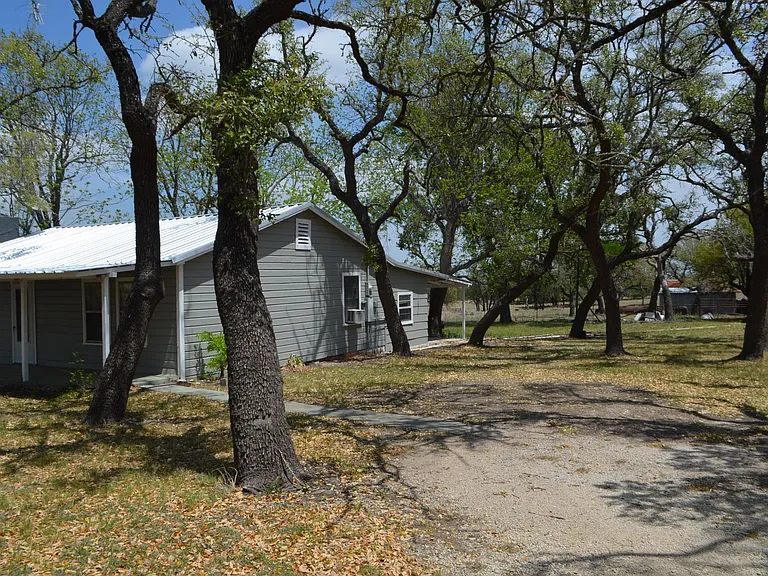7601 FM 1690 — Photo 2