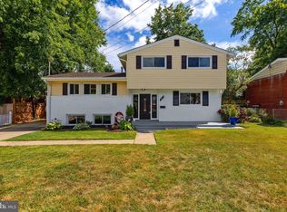 321 Gibson Dr, Oxon Hill, MD 20745