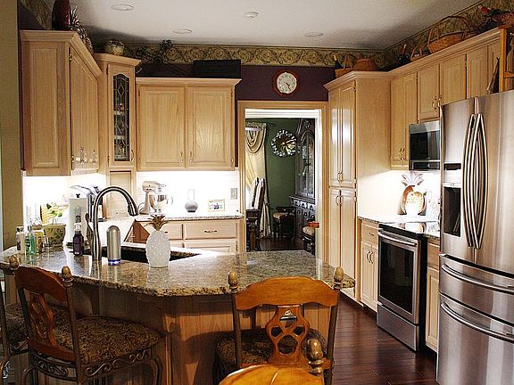 2nd image of 2419 Stinnett Dr