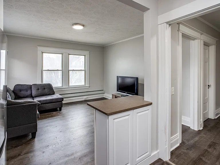 395 University Ave #2 — Photo 5