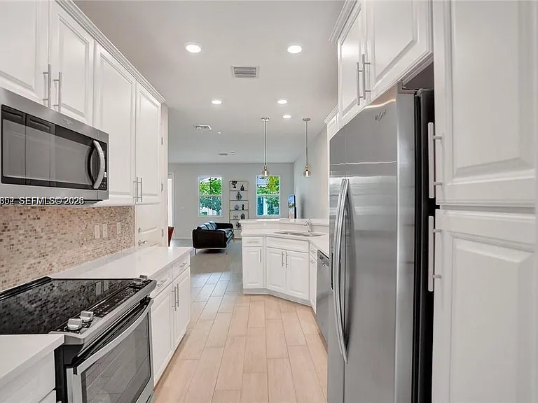 5140 Eucalyptus Dr #5 — Photo 3