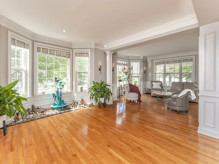 225 Holcombe Way — Photo 3