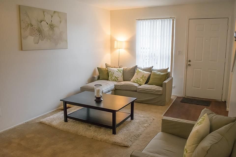 1st image of 455 Villa Dr