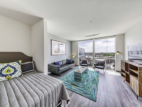 2nd image of 2340 N California Ave #4212573