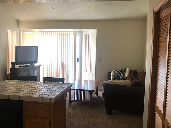 3rd image of 1403 New England Dr