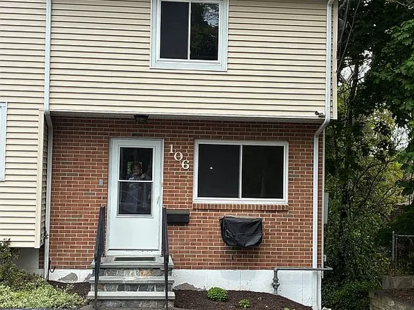 106 School St, Fairfield, CT 06824