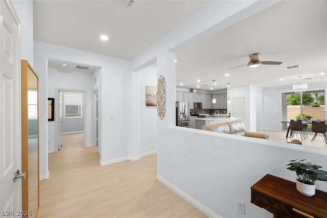 3 bed, 2.0 bath, 1849 sqft, $2,550 — Photo 4