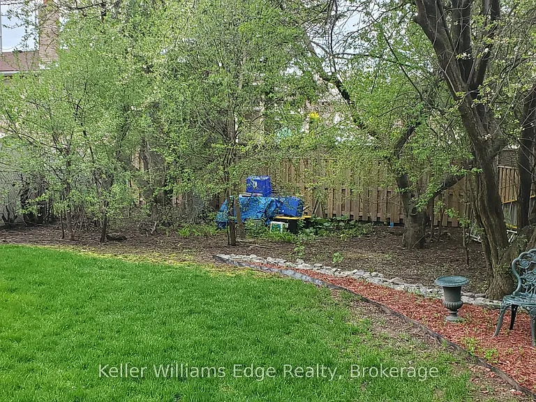 1023 Robarts Rd — Photo 22