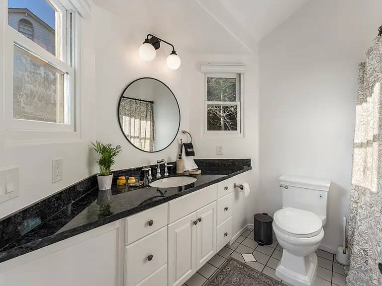 2570 Lillie Ave — Photo 33