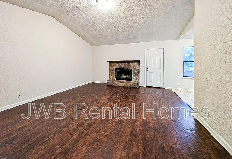 4442 Georgetown Dr — Photo 6
