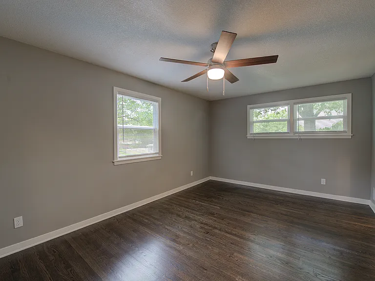 4413 N Grand Ave — Photo 6