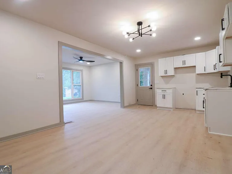 4396 Greenleaf Cir SW — Photo 7