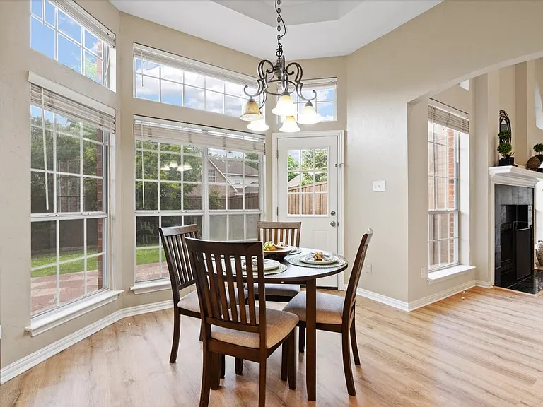 2633 Shadow Hill Ln — Photo 16
