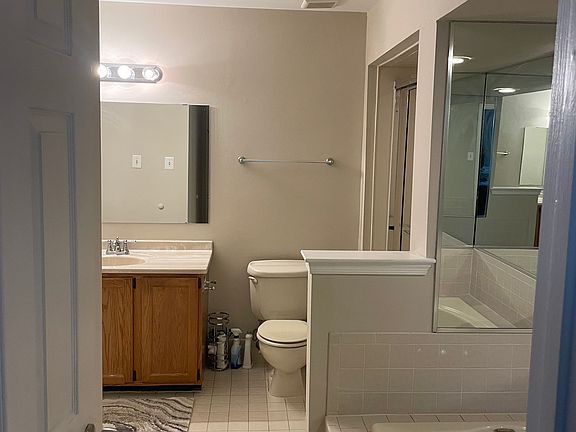 5th image of 33 Greenridge Cir