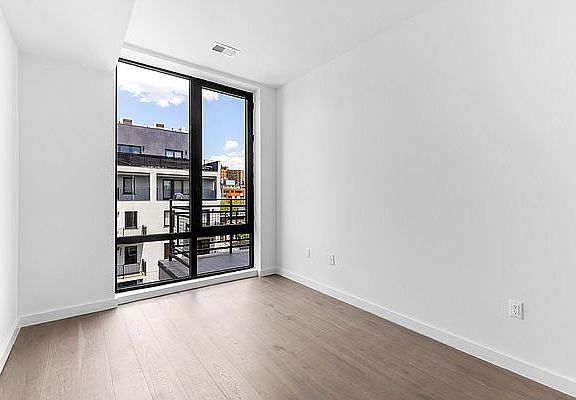 4th image of 407 E 117th St #4A