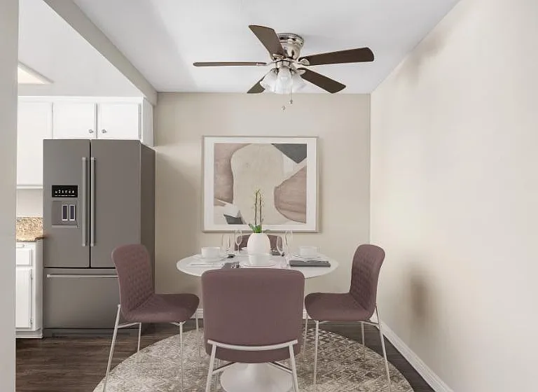 Las Flores Gardens Apartments — Photo 7