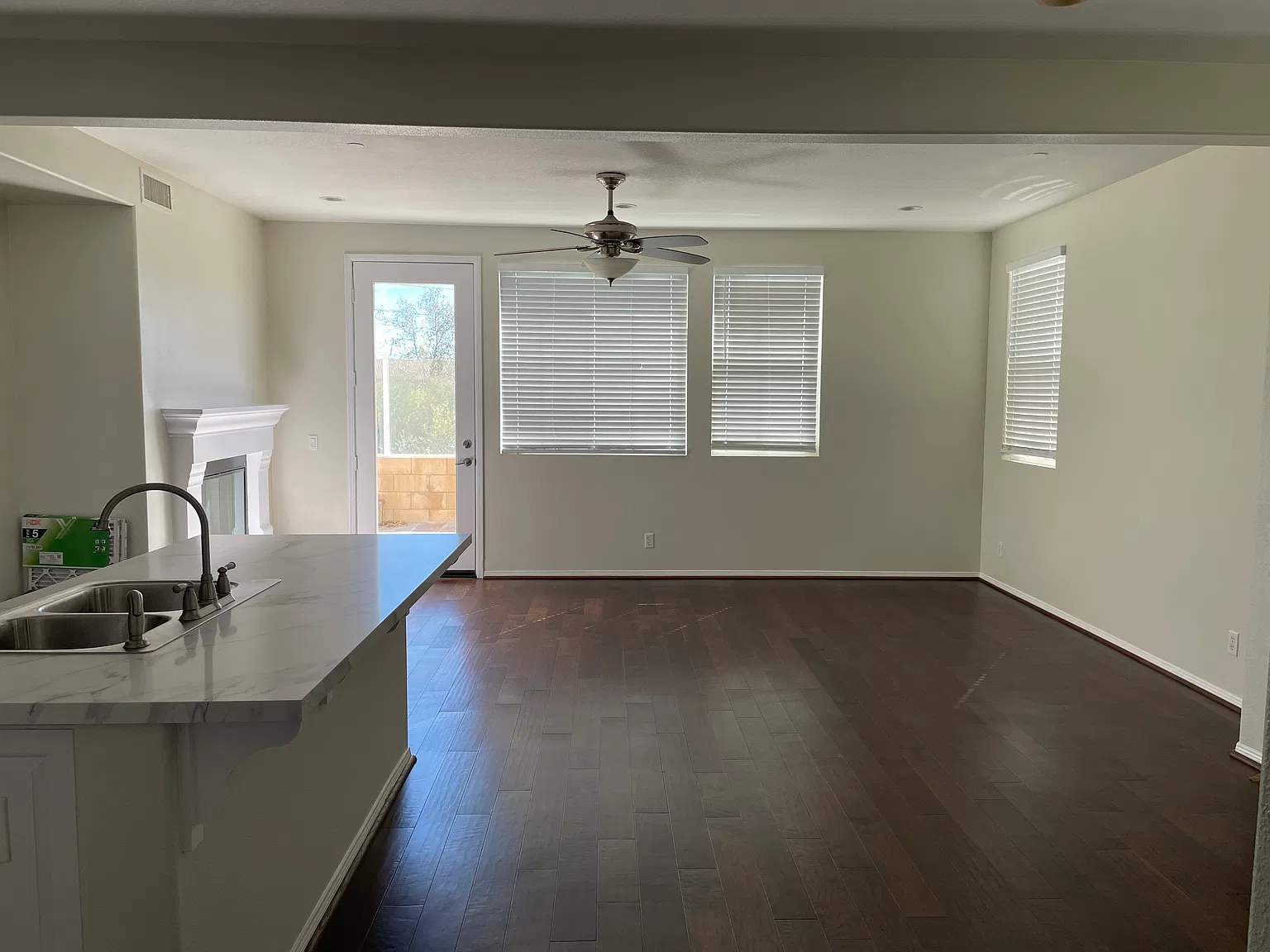 3 bed, 2.5 bath, 2169 sqft, $4,895 — Photo 3