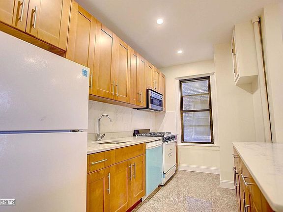 3rd image of 160 Claremont Ave APT 2E