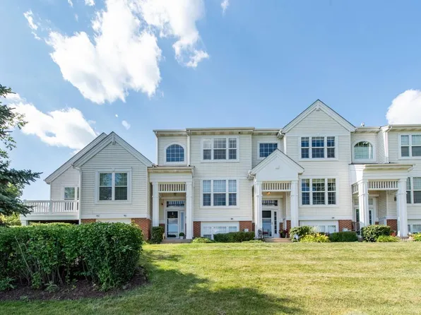 3009 Nicklaus Ln, Wadsworth, IL 60083
