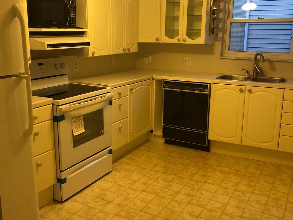2nd image of 52 Oregon Ave APT 2