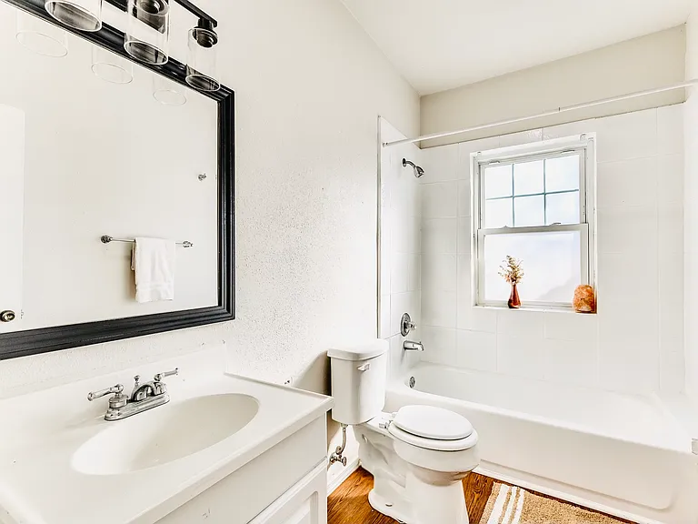 2240 E 17th Pl — Photo 10