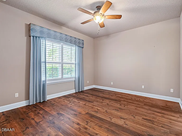 829 Pinewood Dr — Photo 16