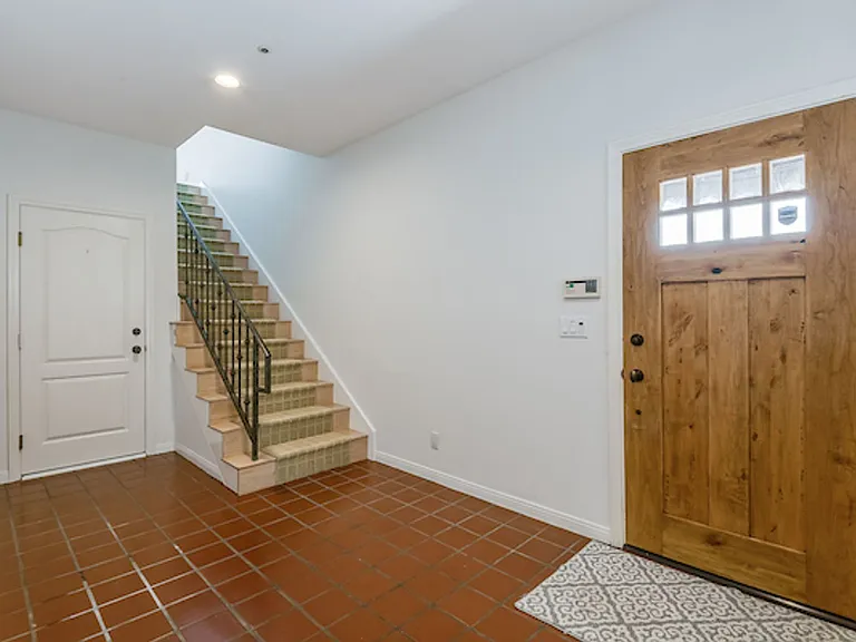 1524 Steinhart Ave — Photo 16