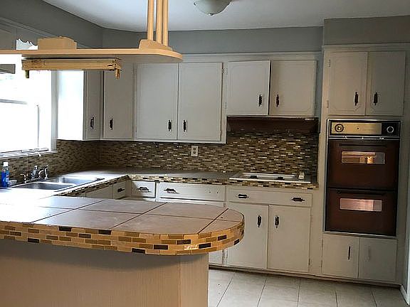 4th image of 713 Whittington St