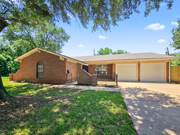 1612 Cindy Ct, Arlington, TX 76012