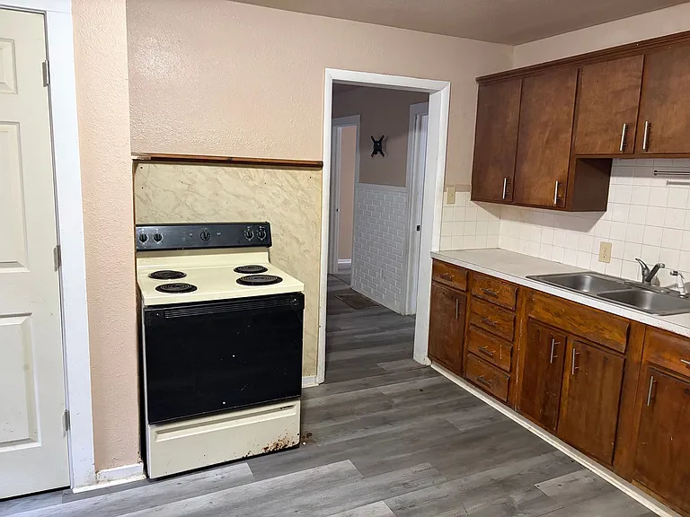 2126 N Main Ave — Photo 13