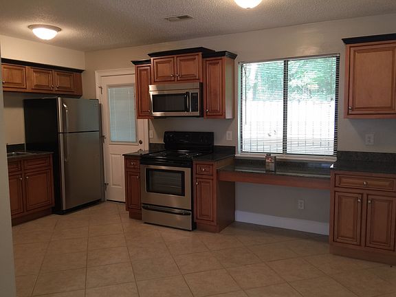 3rd image of 1465 Grant Cir APT 23