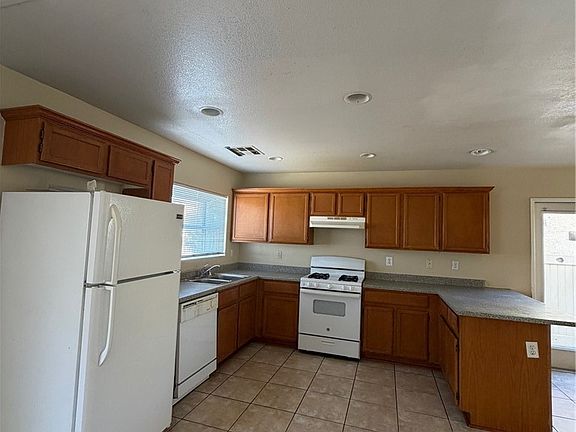 3rd image of 5136 Paradise Valley Ave